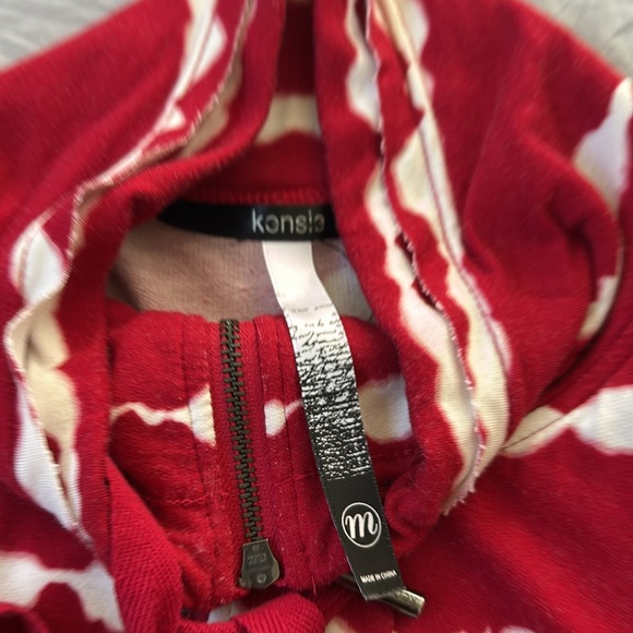 Fun tye-dye dress with pockets.  Super comfy and cute! - Picture 2 of 3